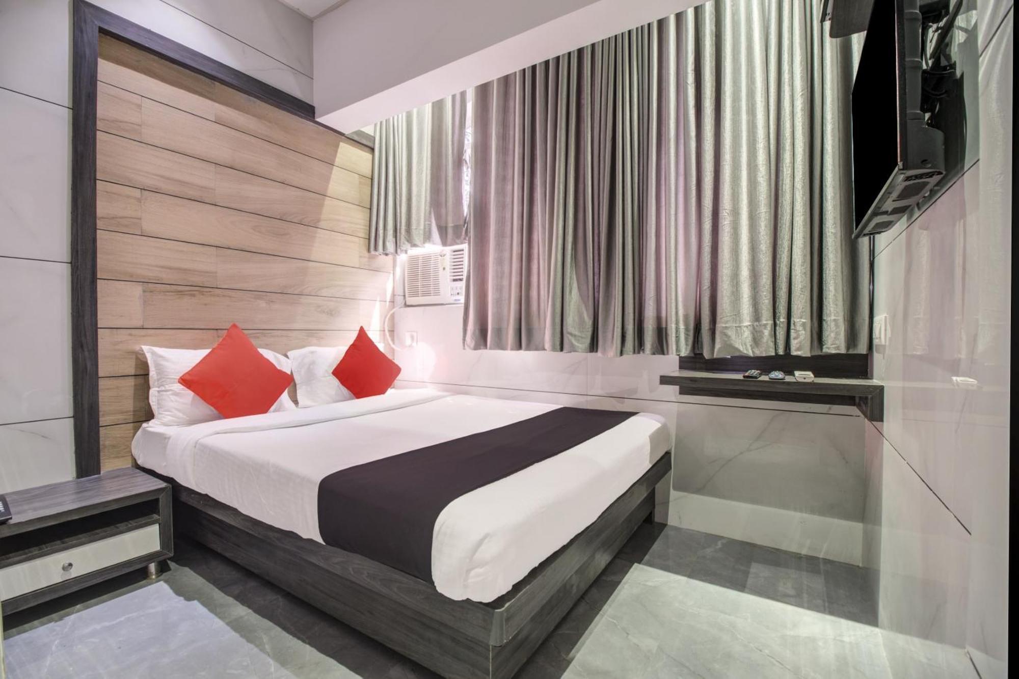 Hotel Spring Residency ムンバイ エクステリア 写真