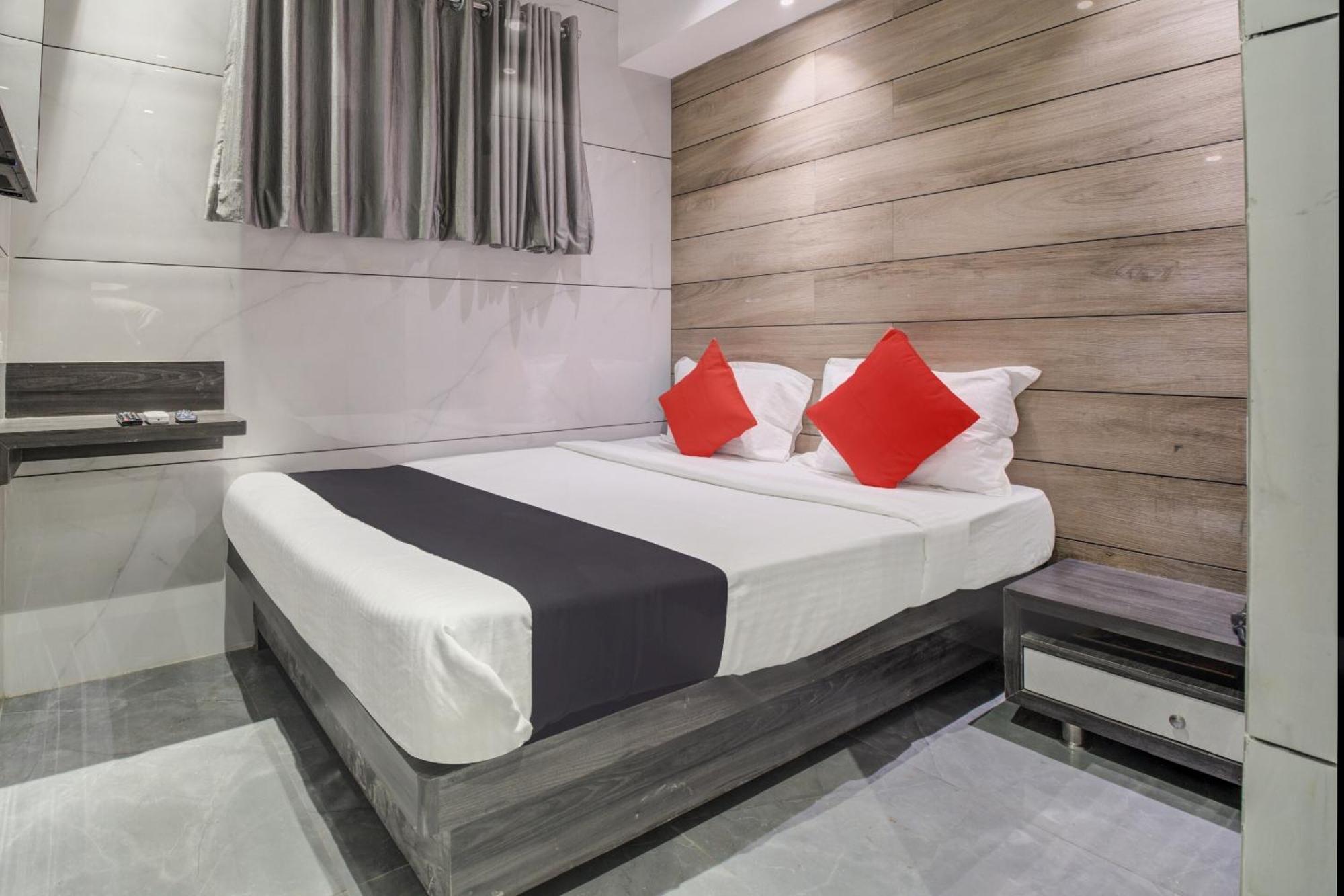 Hotel Spring Residency ムンバイ エクステリア 写真