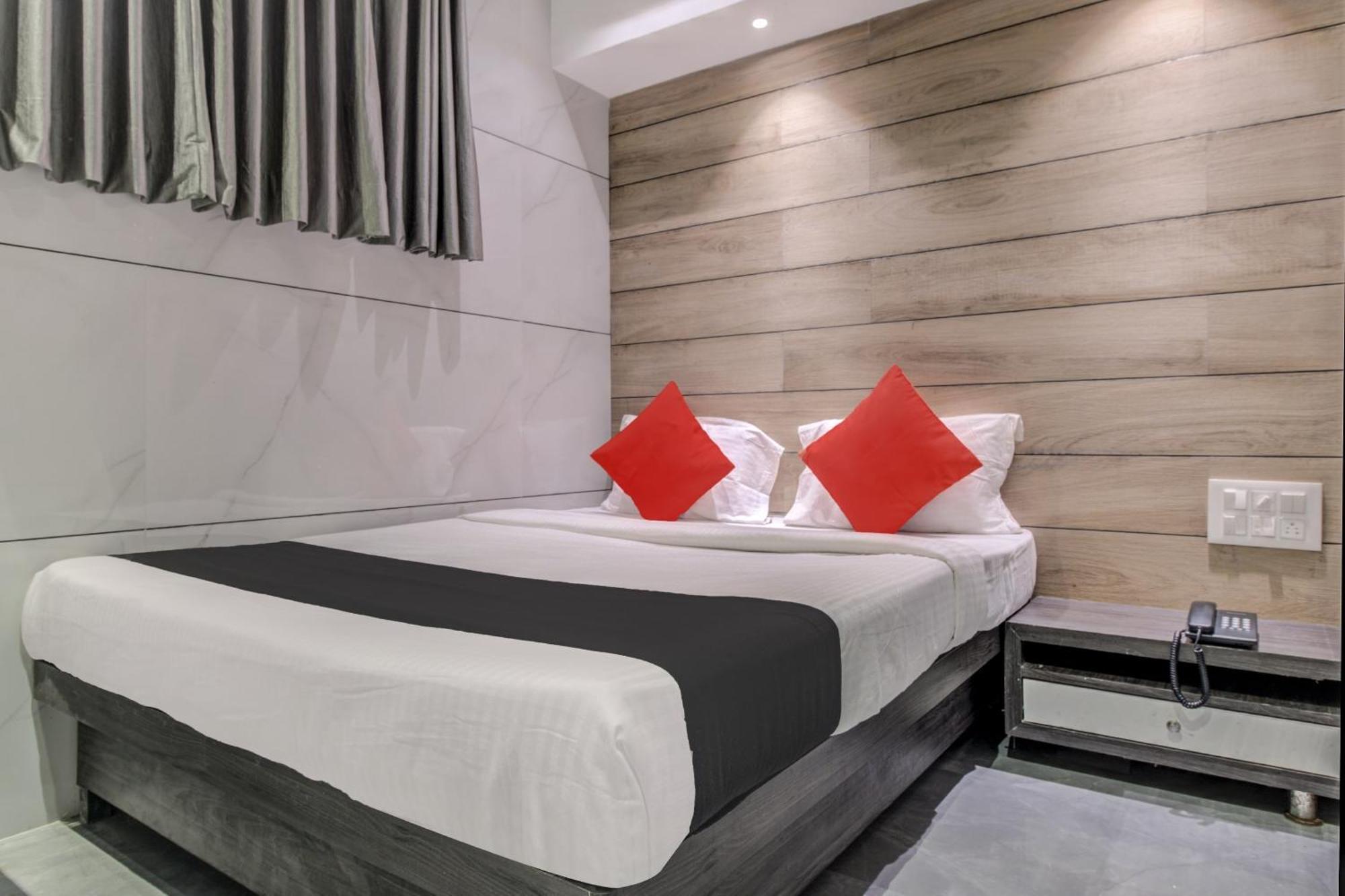 Hotel Spring Residency ムンバイ エクステリア 写真