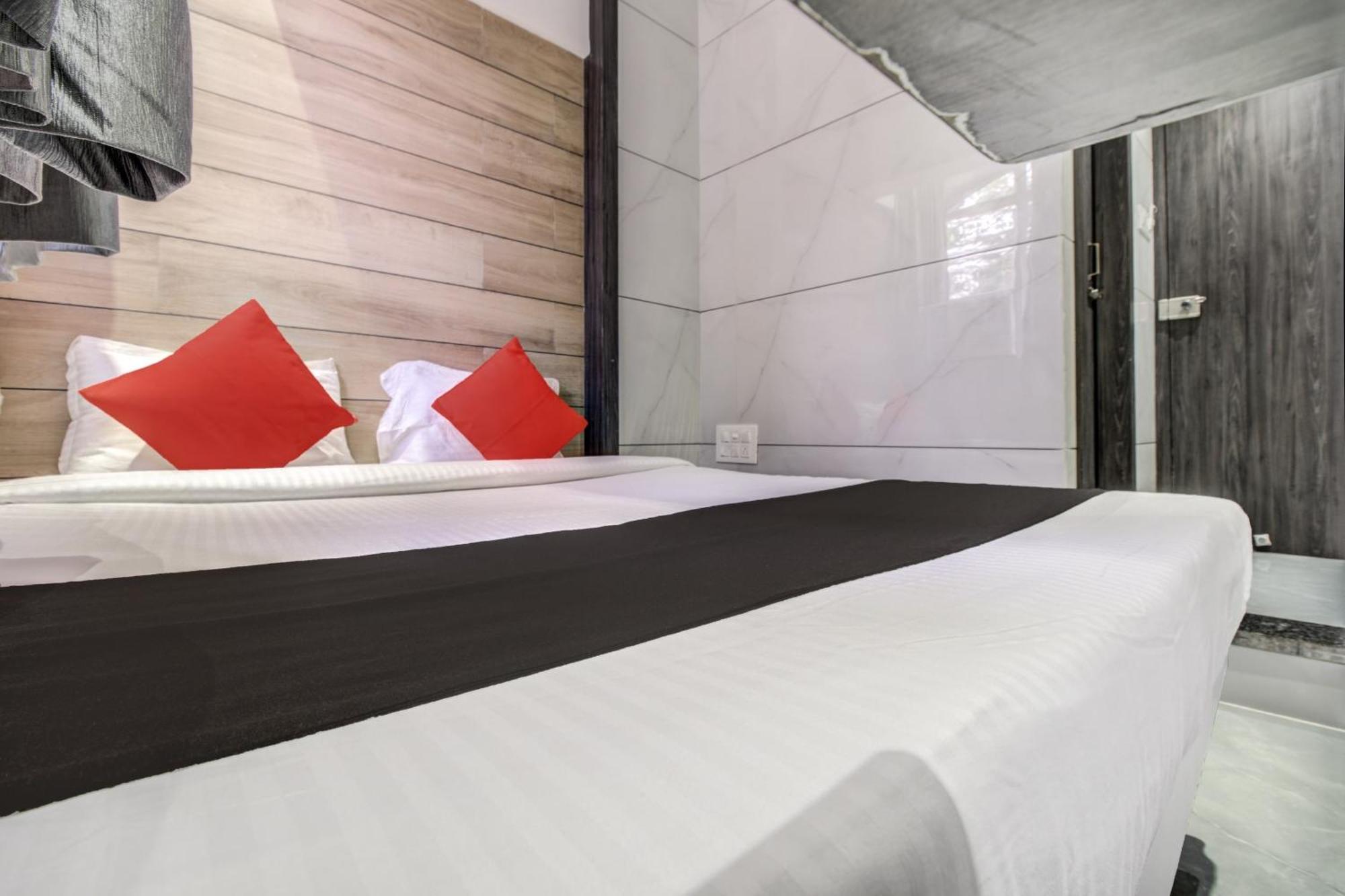 Hotel Spring Residency ムンバイ エクステリア 写真