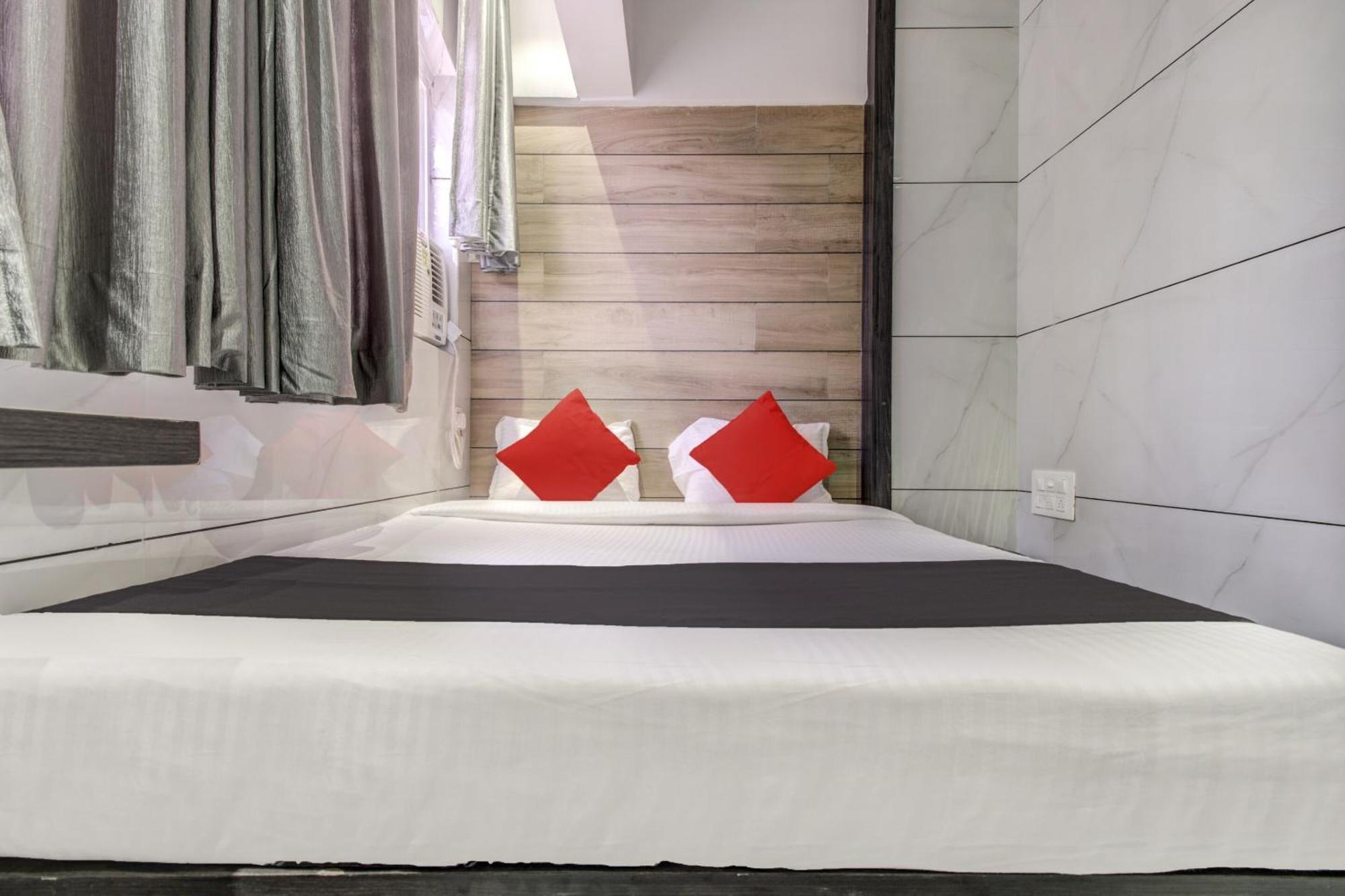Hotel Spring Residency ムンバイ エクステリア 写真