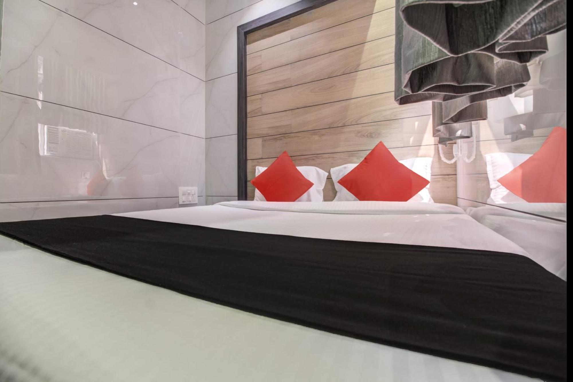 Hotel Spring Residency ムンバイ エクステリア 写真