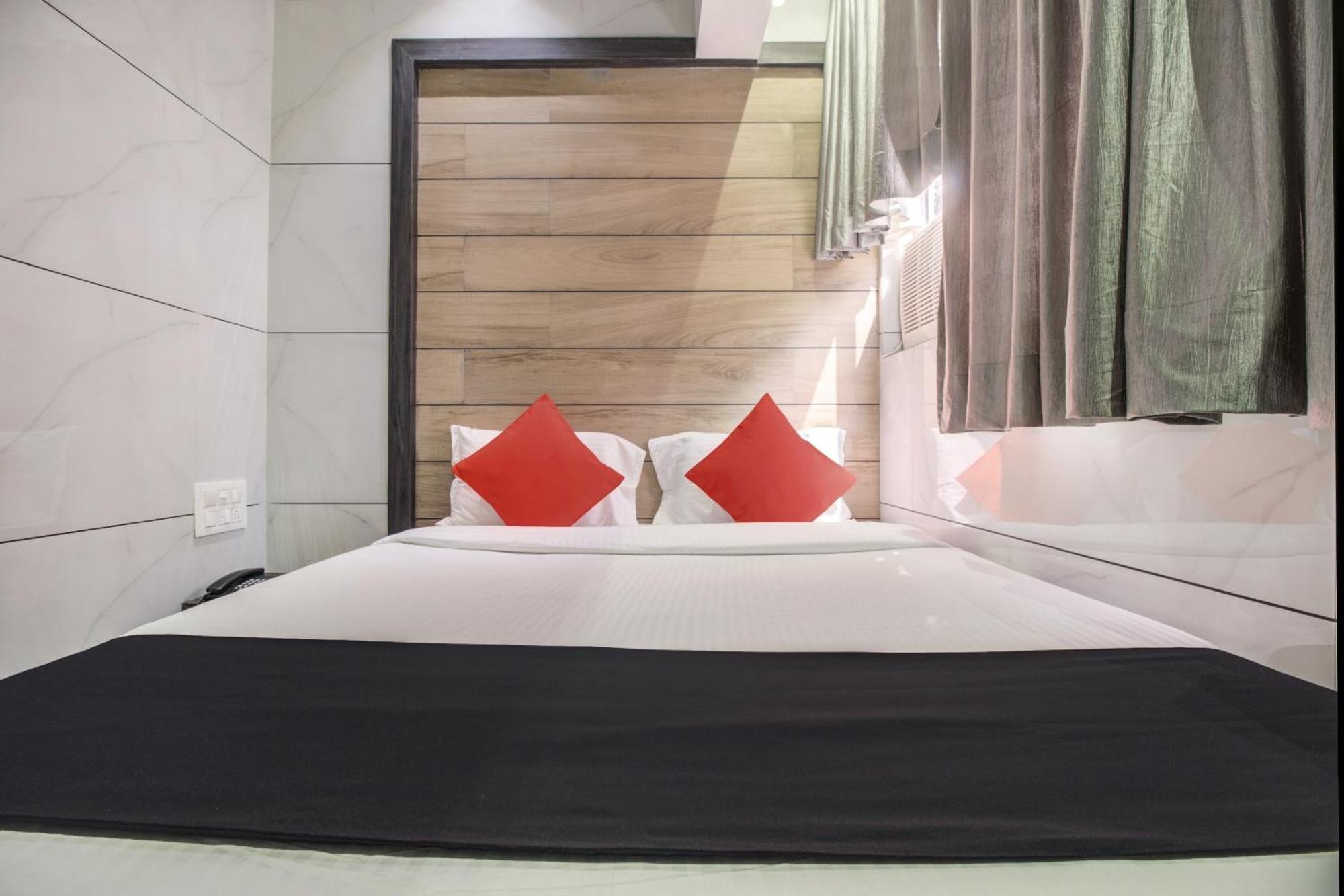 Hotel Spring Residency ムンバイ エクステリア 写真